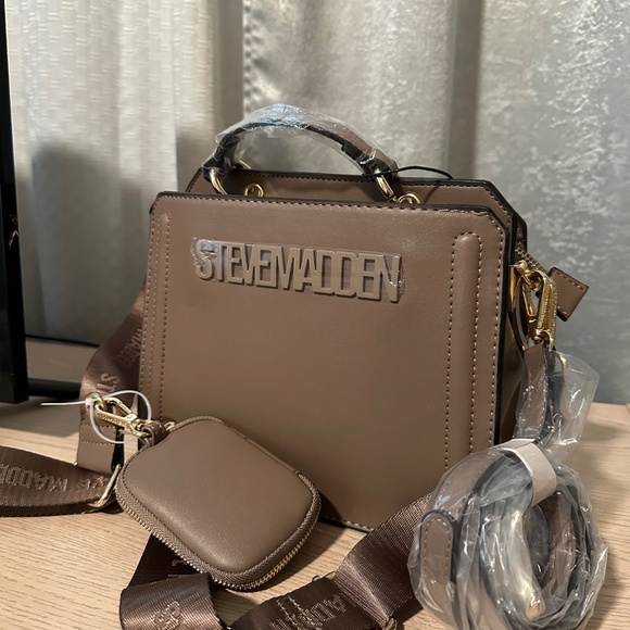 Steve Madden Bevelyn Convertible Crossbody Bag - Picture 5 of 5